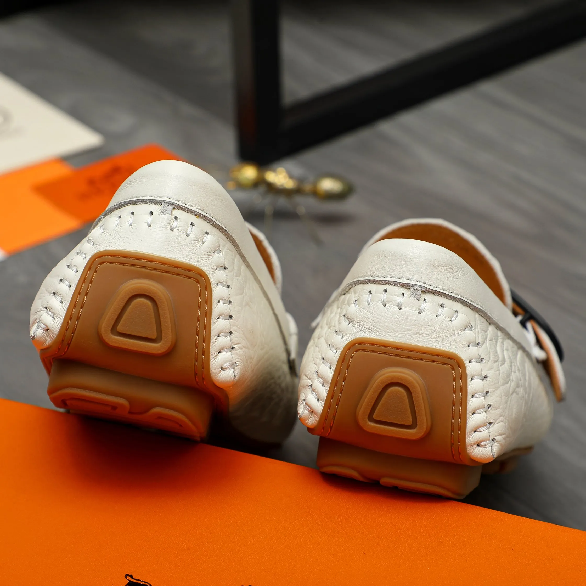 P380 Product trademark: HERMES "Hermes" casual slip-on men's shoes Regular size: 38-44 Product material: Selected crocodile pattern cowhide upper, pigskin lining, rubber outsole